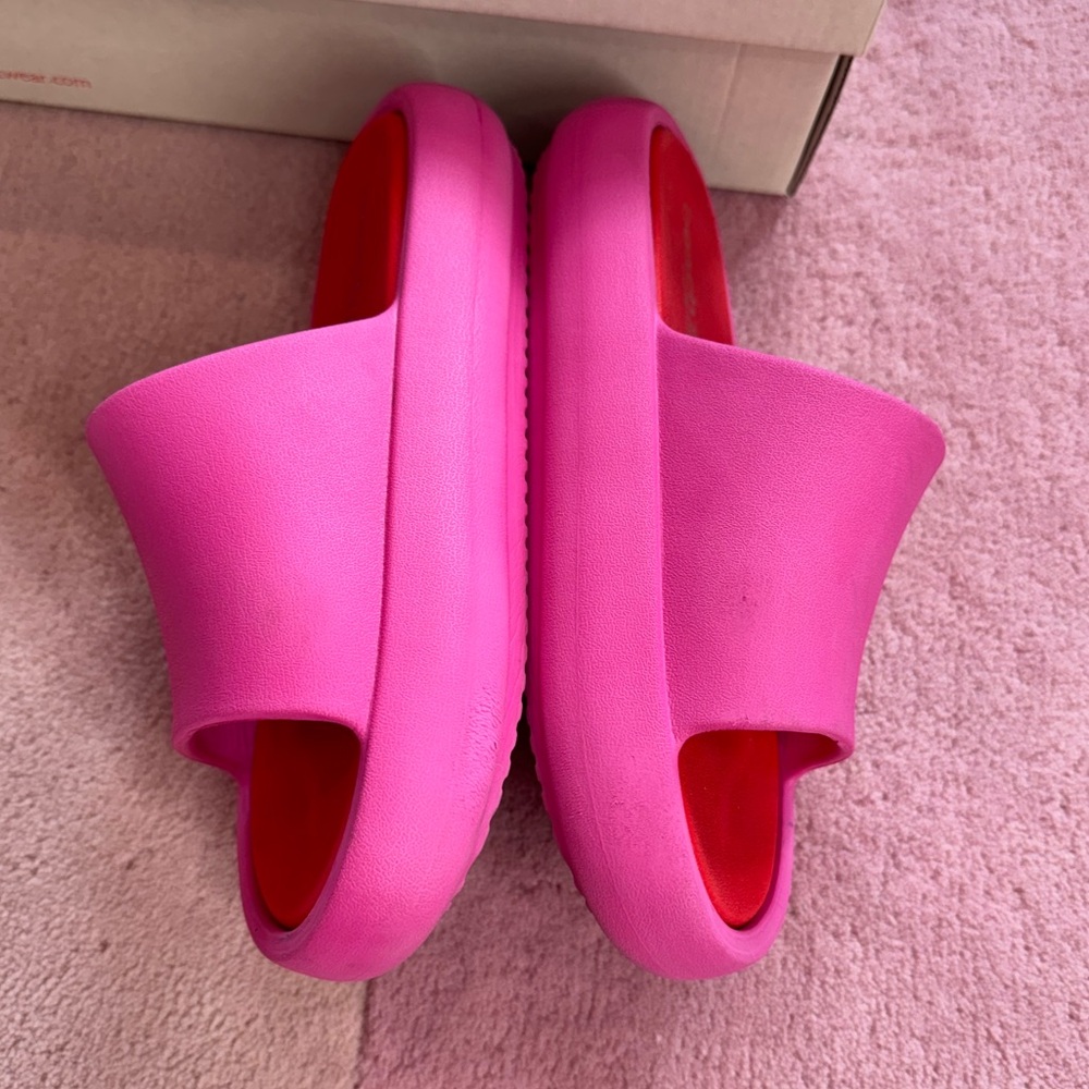 Pink Fuchsia Red J/Slide Beach Slides Size 8, Like New - Picture 4 of 7